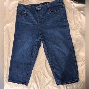 Time and Tru stretch denim capris! Size XL (16-18)